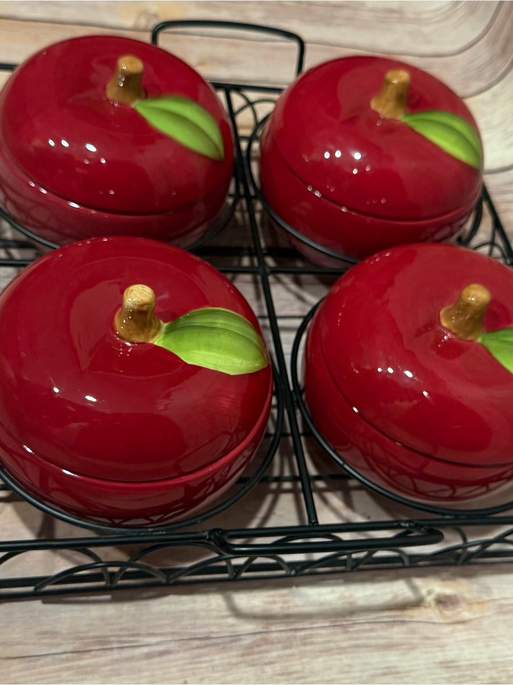 ✨NWOT✨ Temp-Tations Red Apple Ceramic Covered Bowls w/ Green Leafs